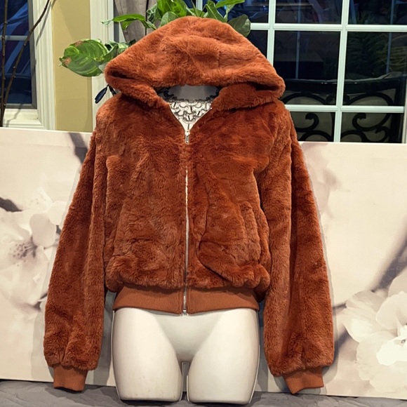 32 High quality furry zip up hoodie jacket! - Picture 3 of 16